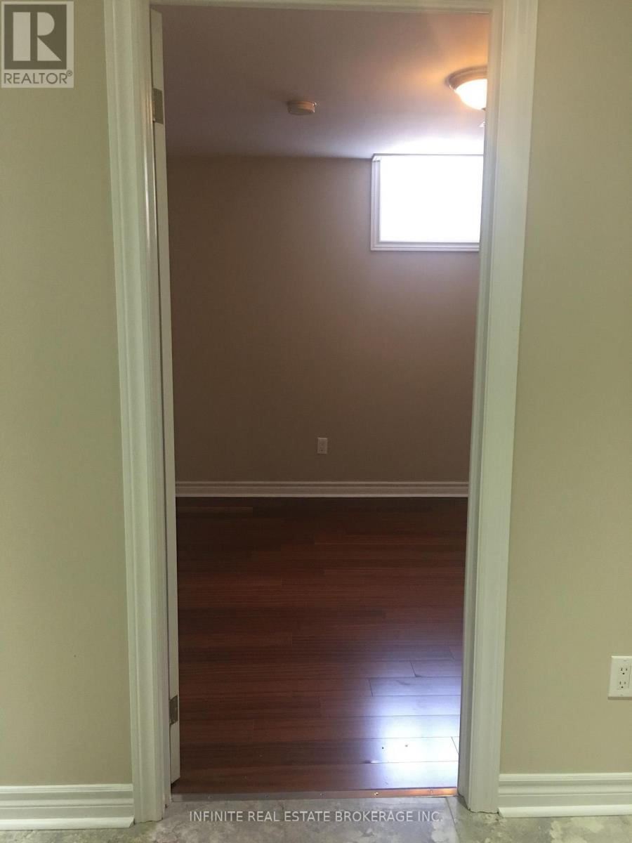 25 Bearwood Street, Brampton, Ontario  L7A 1Y8 - Photo 6 - W12709196