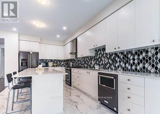 51 Dolobram Terrace, Brampton (Northwest Brampton), Ontario  L7A 4Y3 - Photo 9 - W12709214