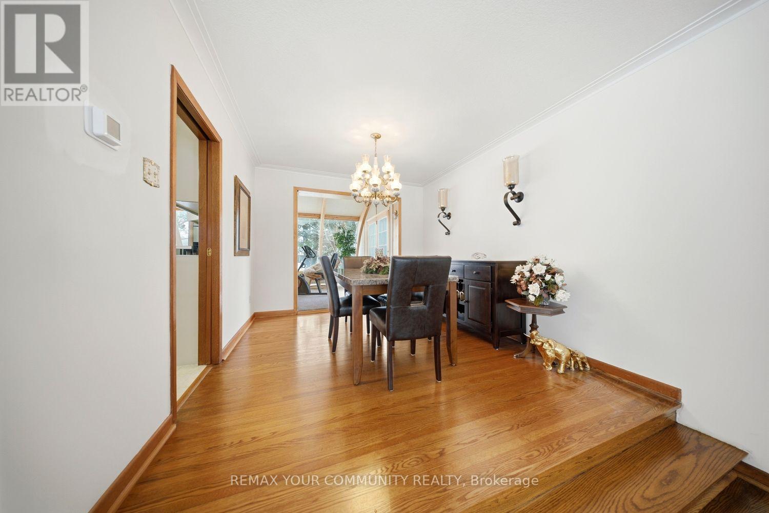 11 Grovetree Road, Toronto (Thistletown-Beaumonde Heights), Ontario  M9V 2Y1 - Photo 12 - W12709234