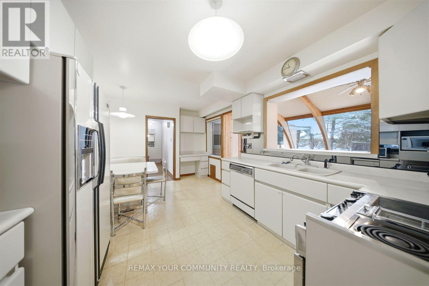 11 Grovetree Road, Toronto (Thistletown-Beaumonde Heights), Ontario  M9V 2Y1 - Photo 13 - W12709234