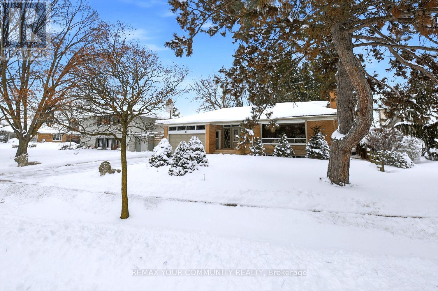 11 Grovetree Road, Toronto (Thistletown-Beaumonde Heights), Ontario  M9V 2Y1 - Photo 2 - W12709234