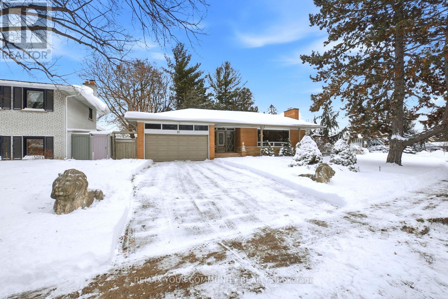 11 Grovetree Road, Toronto (Thistletown-Beaumonde Heights), Ontario  M9V 2Y1 - Photo 3 - W12709234