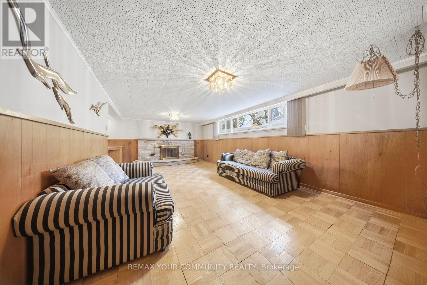 11 Grovetree Road, Toronto (Thistletown-Beaumonde Heights), Ontario  M9V 2Y1 - Photo 34 - W12709234