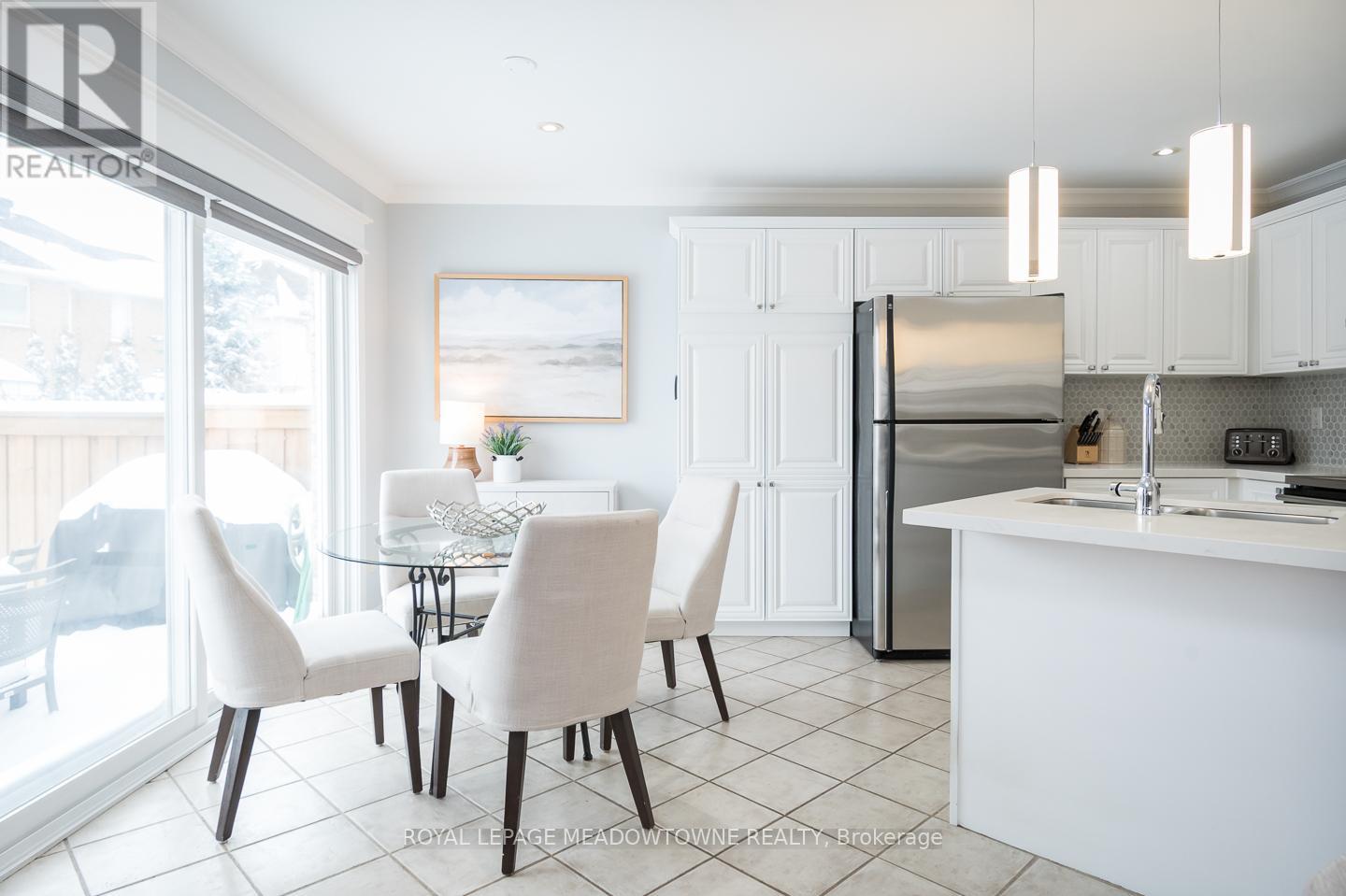 1592 French Garden, Milton (Be Beaty), Ontario  L9T 5M4 - Photo 9 - W12709284