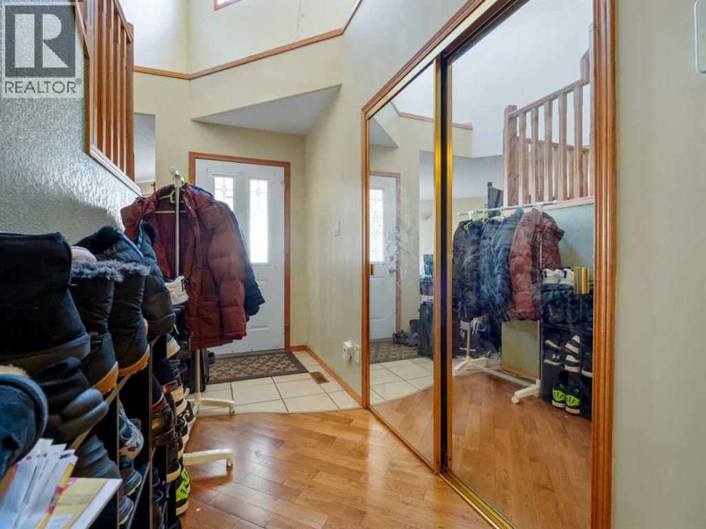 10 Fairmont Crescent S, Lethbridge, Alberta  T1K 7G3 - Photo 3 - A2279053