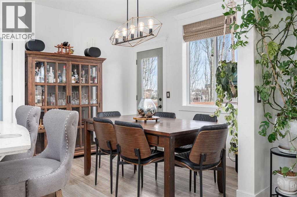 18 Cimarron Grove Bay, Okotoks, Alberta  T1S 2H3 - Photo 9 - A2270676