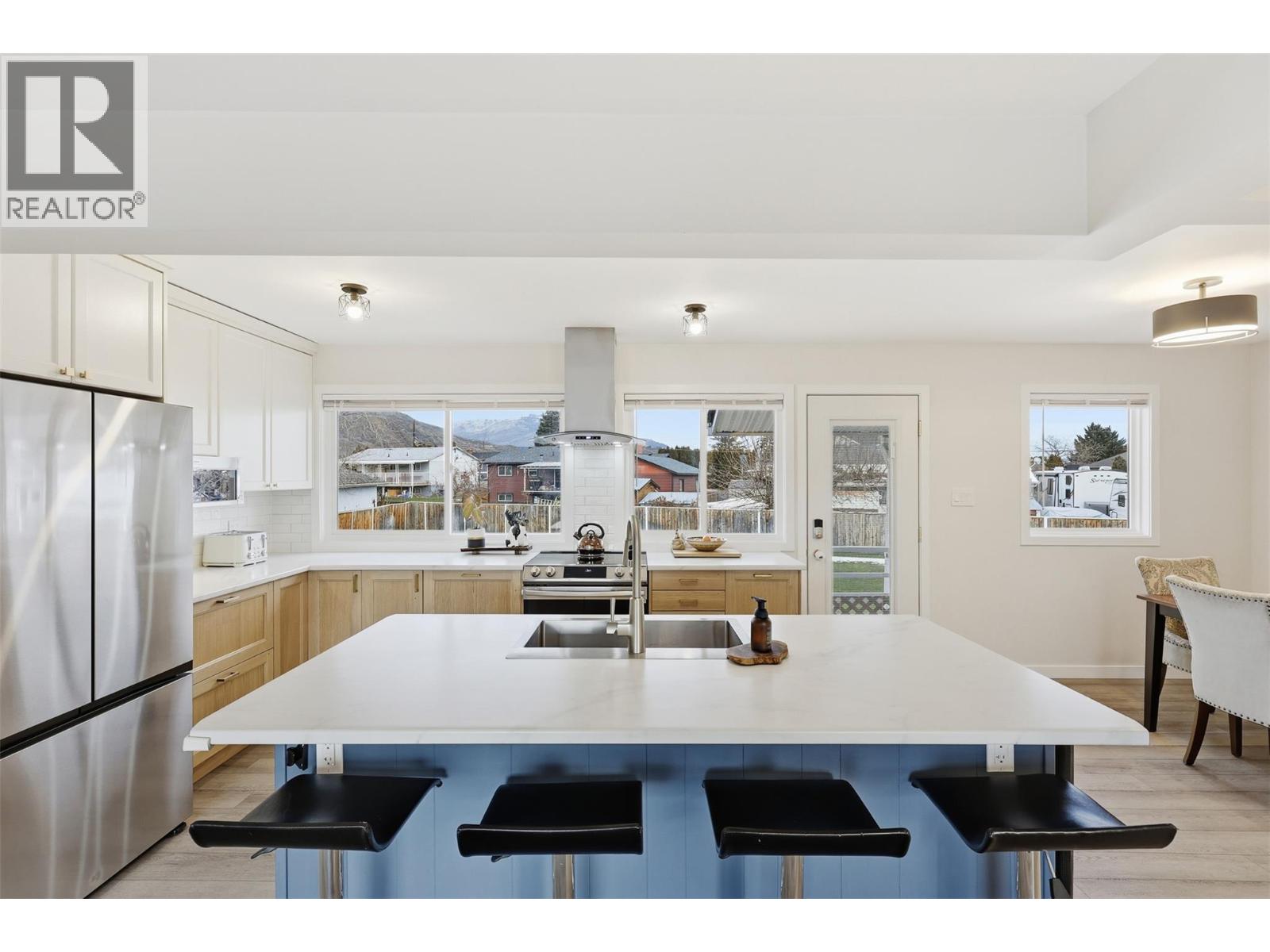 1009 Calmar Place, Kamloops, British Columbia  V2B 4T2 - Photo 6 - 10372643