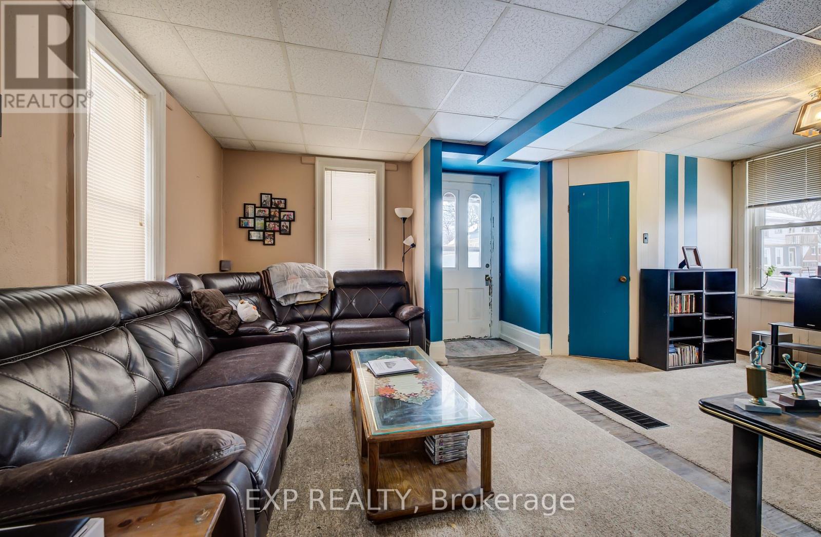 105 St George Street, Kitchener, Ontario  N2G 2T2 - Photo 5 - X12709204