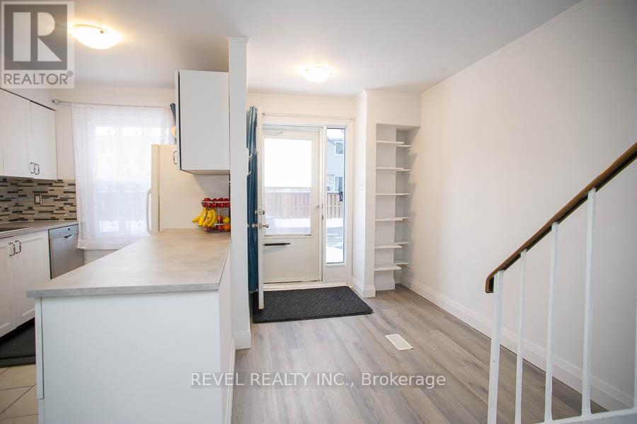 B - 496 Grey Street, Brantford, Ontario  N3S 7L4 - Photo 3 - X12709316