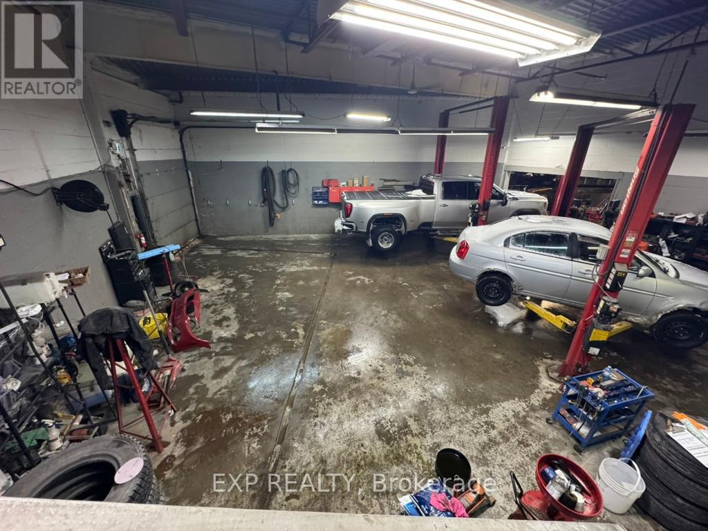 1659 Victoria Street N, Kitchener, Ontario  N2B 3E6 - Photo 10 - X12709324