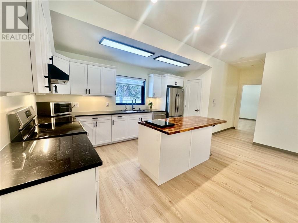 515 Hwy 17, Mckerrow, Ontario  P0P 1M0 - Photo 10 - 2126116