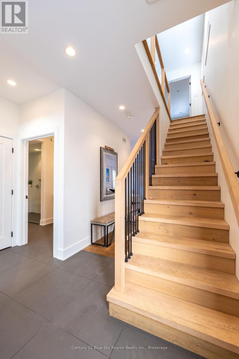 854 Bourke Street, North Bay, Ontario  P1B 3K6 - Photo 2 - X12709372