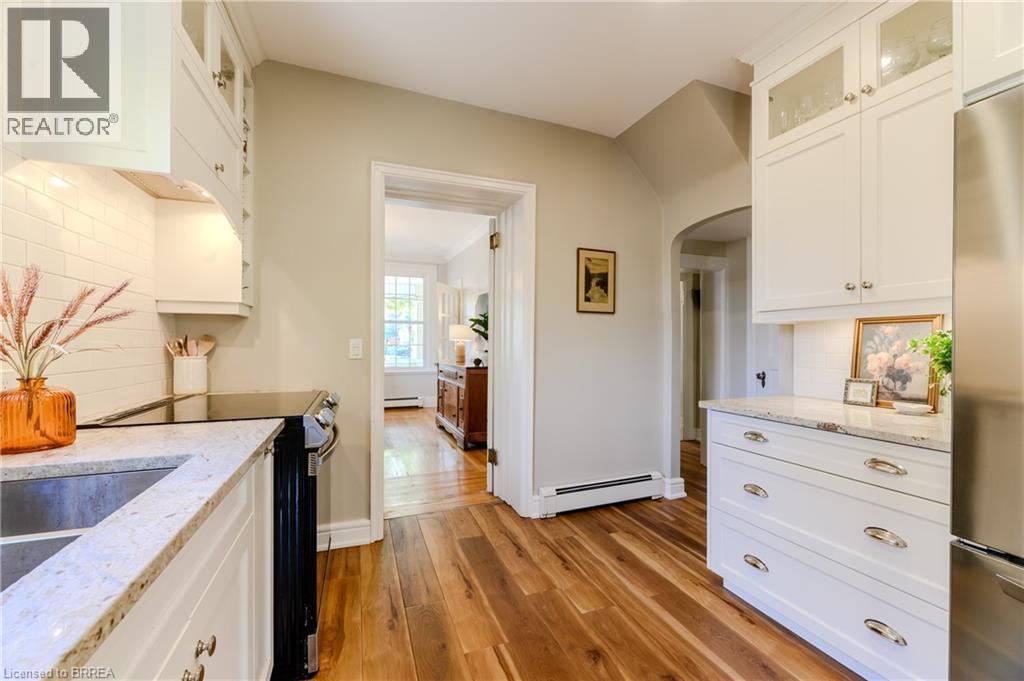 35 Egerton Street, Brantford, Ontario  N3T 4L4 - Photo 2 - 40780983