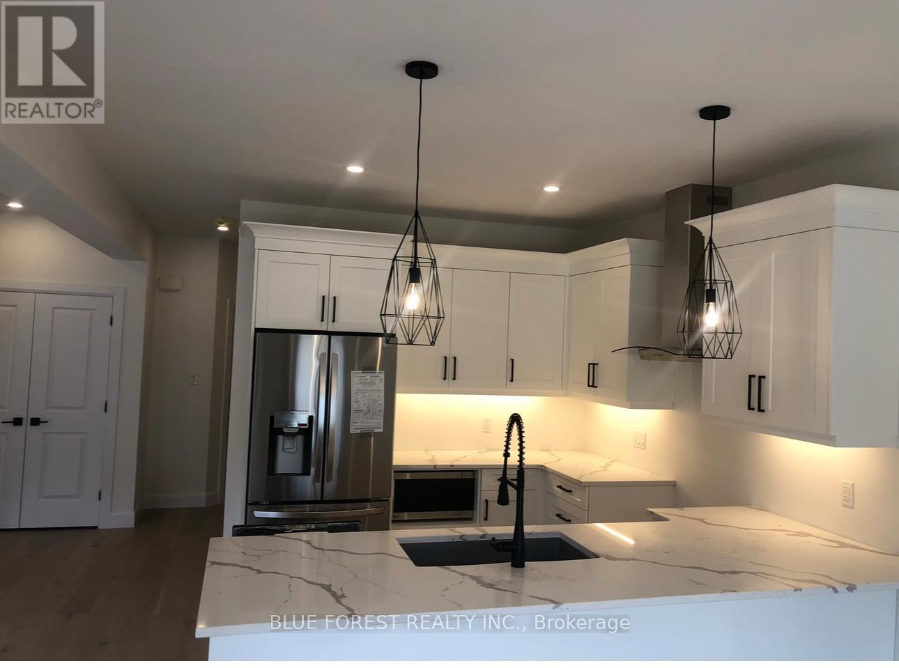 3 Armstrong Street, Strathroy-Caradoc, Ontario  N0L 1W0 - Photo 2 - X12709488