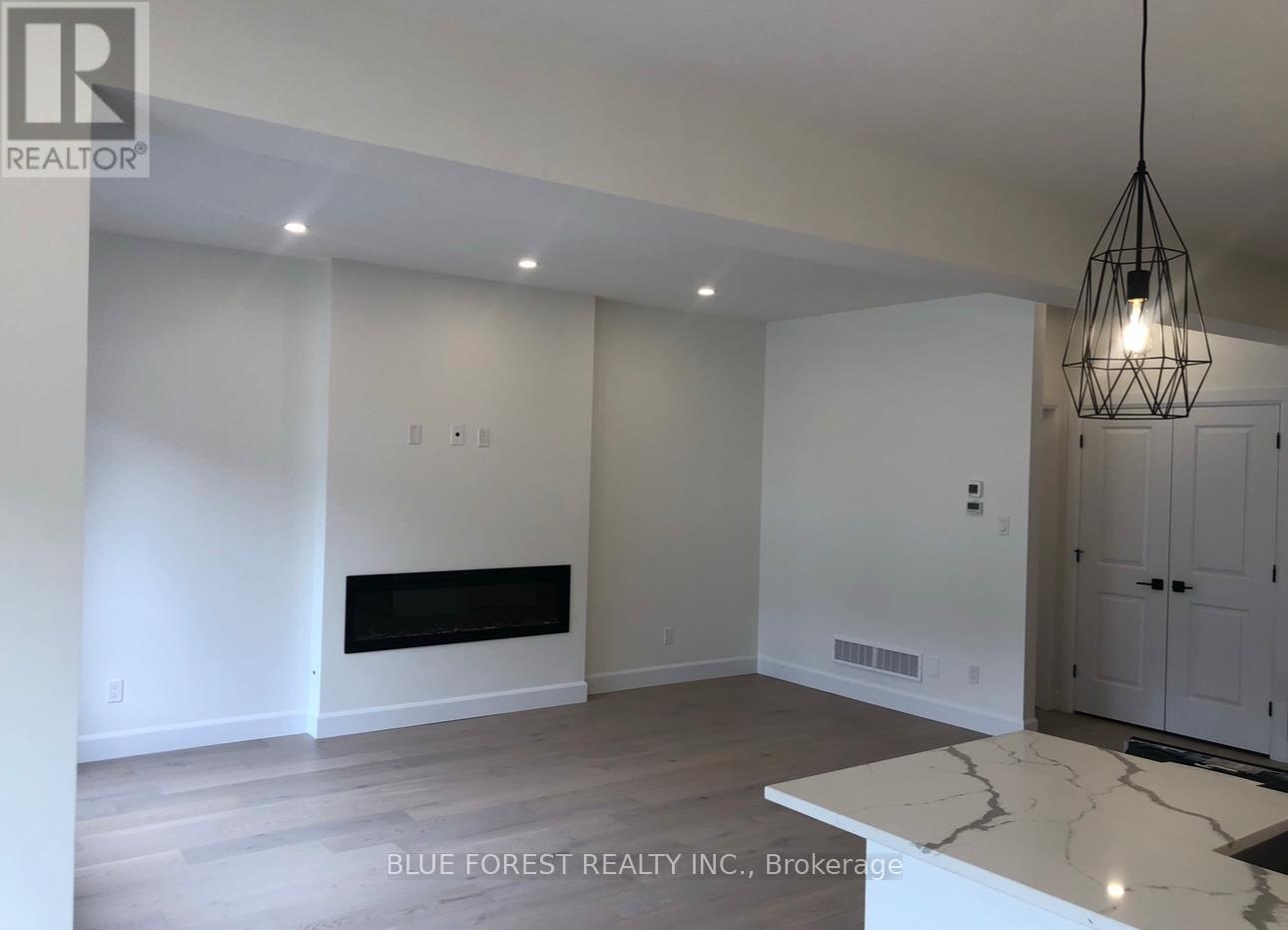 3 Armstrong Street, Strathroy-Caradoc, Ontario  N0L 1W0 - Photo 4 - X12709488