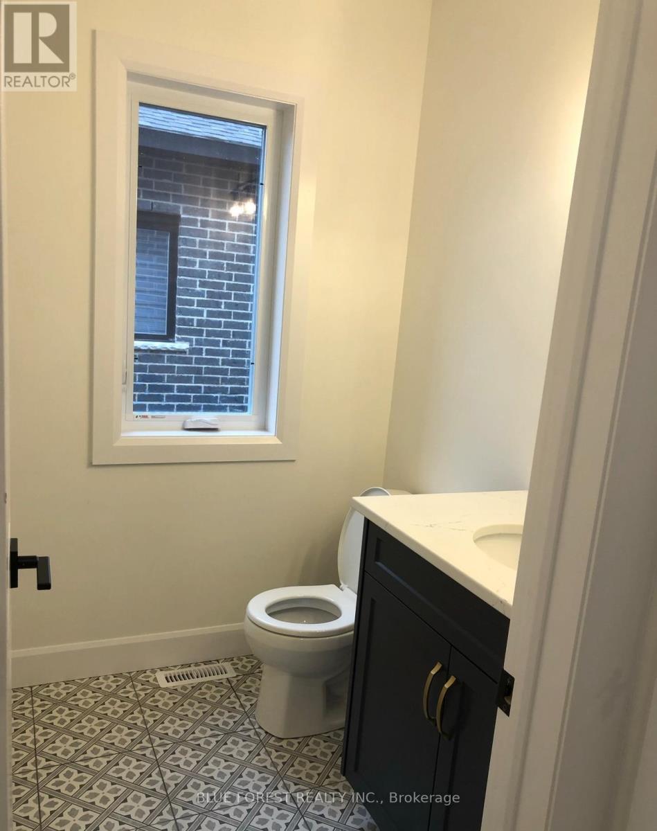 3 Armstrong Street, Strathroy-Caradoc, Ontario  N0L 1W0 - Photo 5 - X12709488