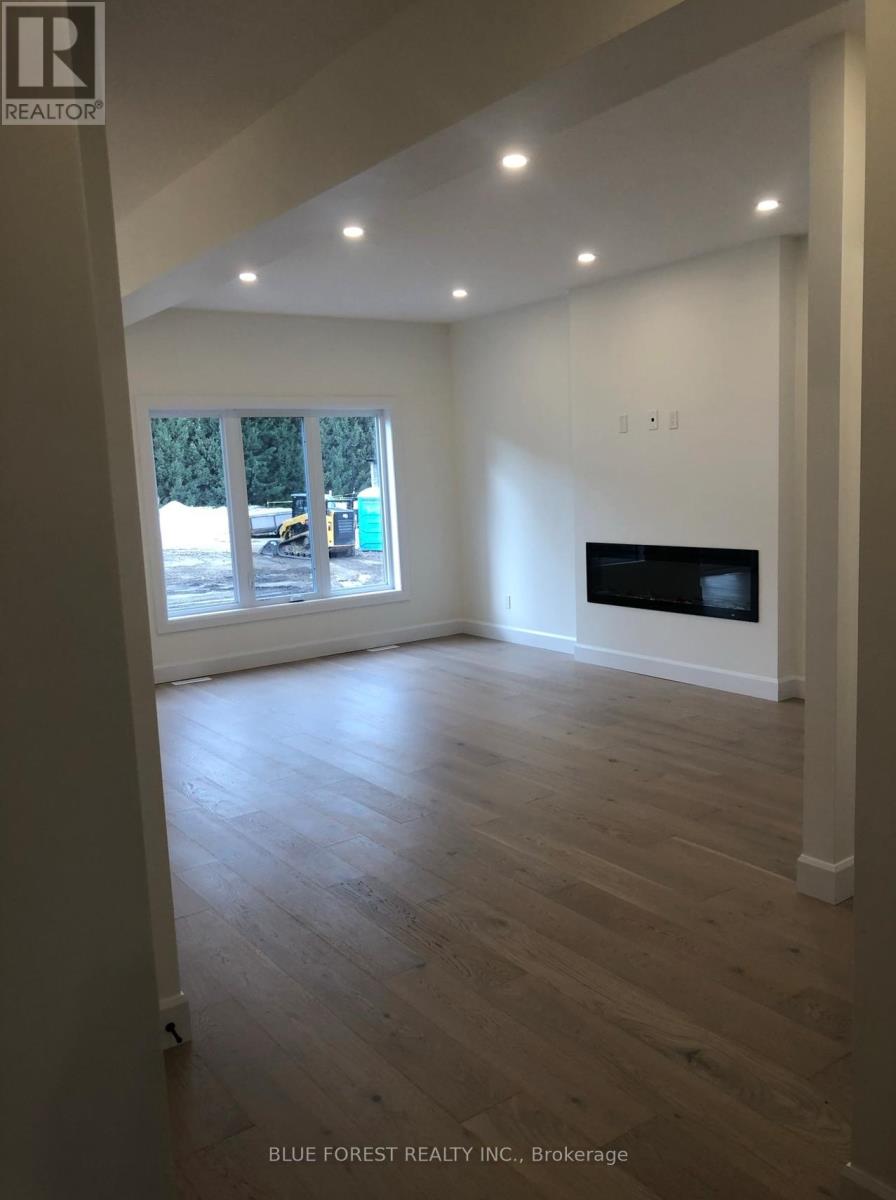 3 Armstrong Street, Strathroy-Caradoc, Ontario  N0L 1W0 - Photo 7 - X12709488