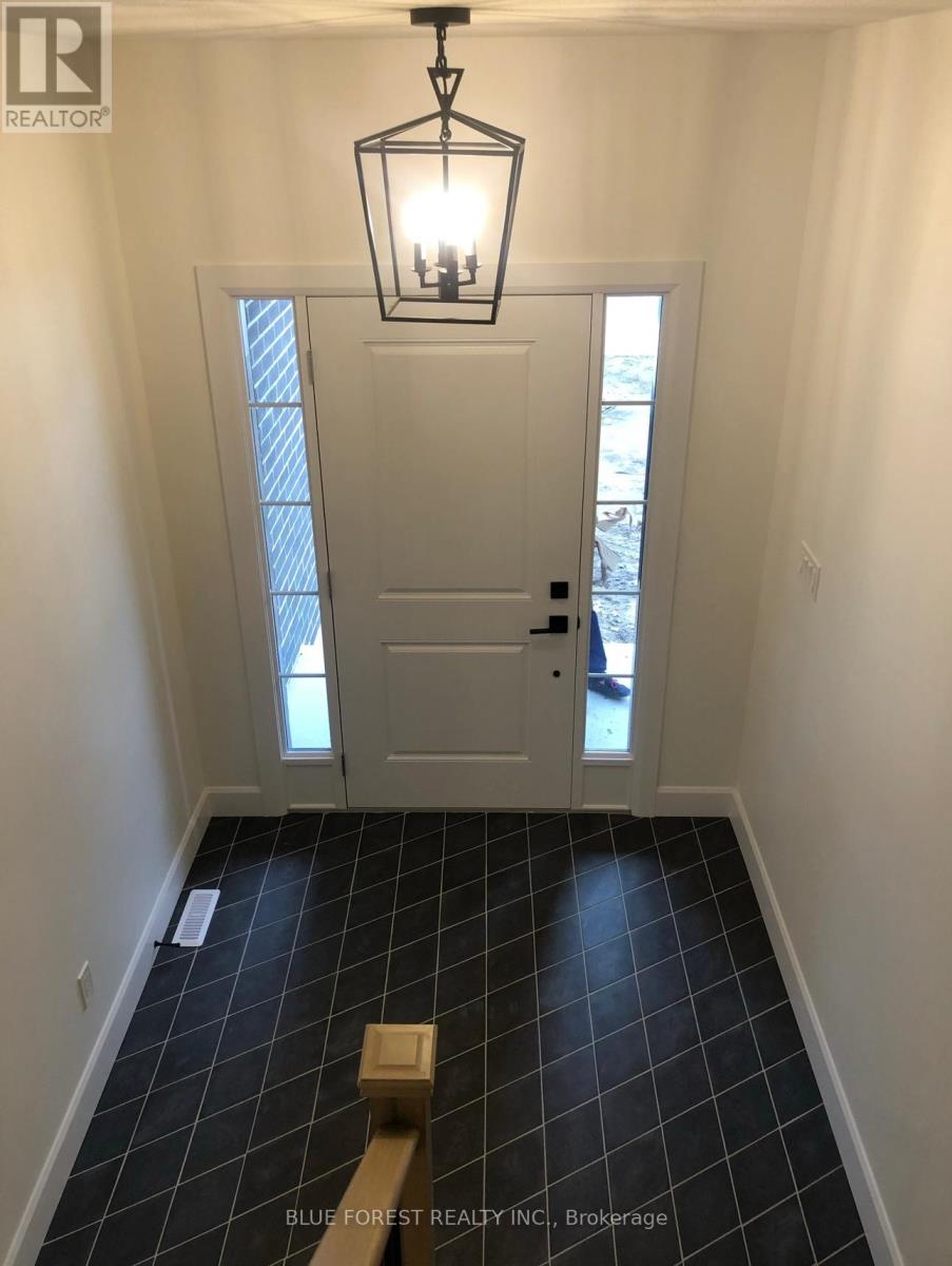 3 Armstrong Street, Strathroy-Caradoc, Ontario  N0L 1W0 - Photo 9 - X12709488