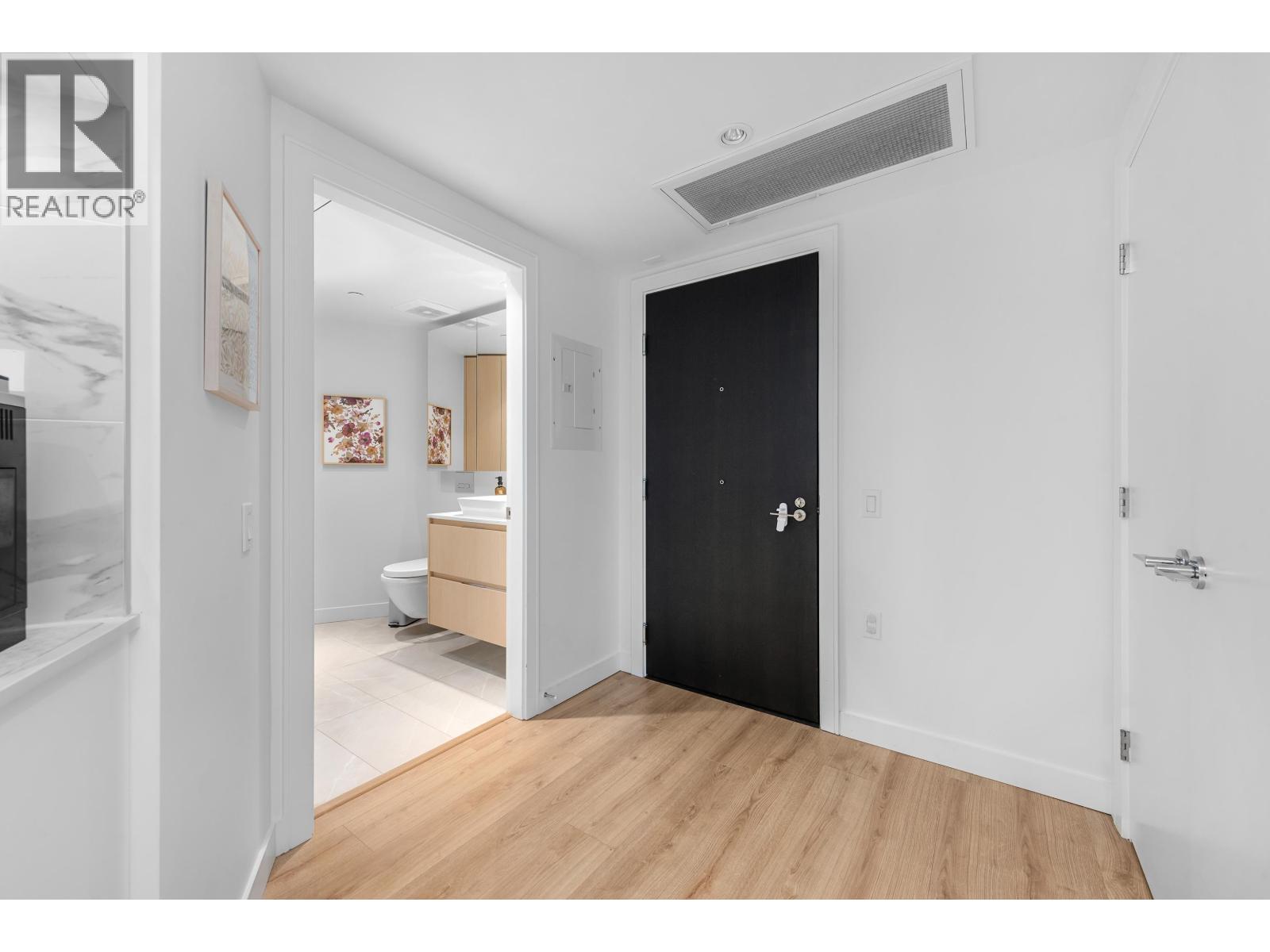 603 1500 Fern Street, North Vancouver, British Columbia  V3J 0E5 - Photo 2 - R3080568