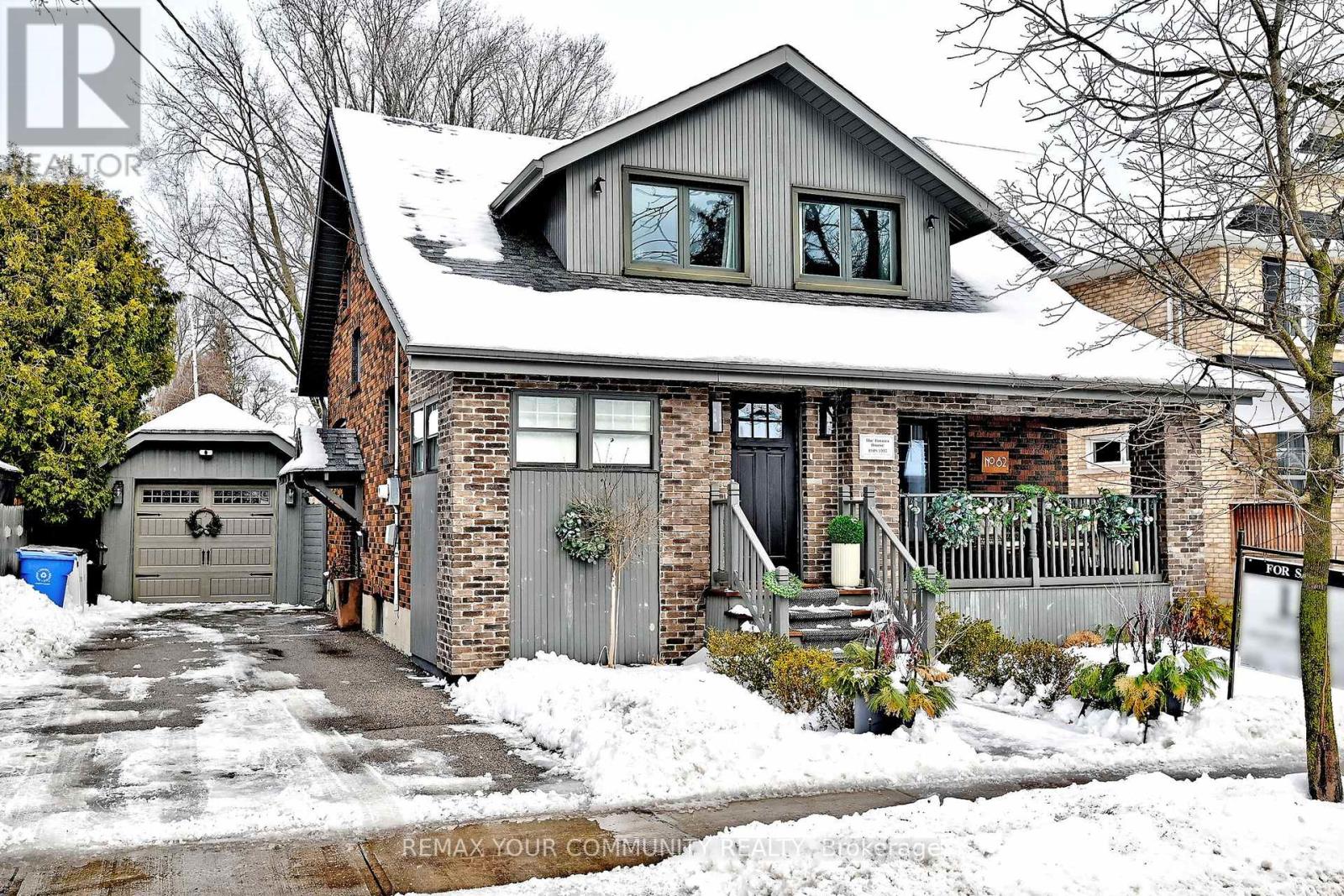 82 CENTRE STREET, Aurora, Ontario