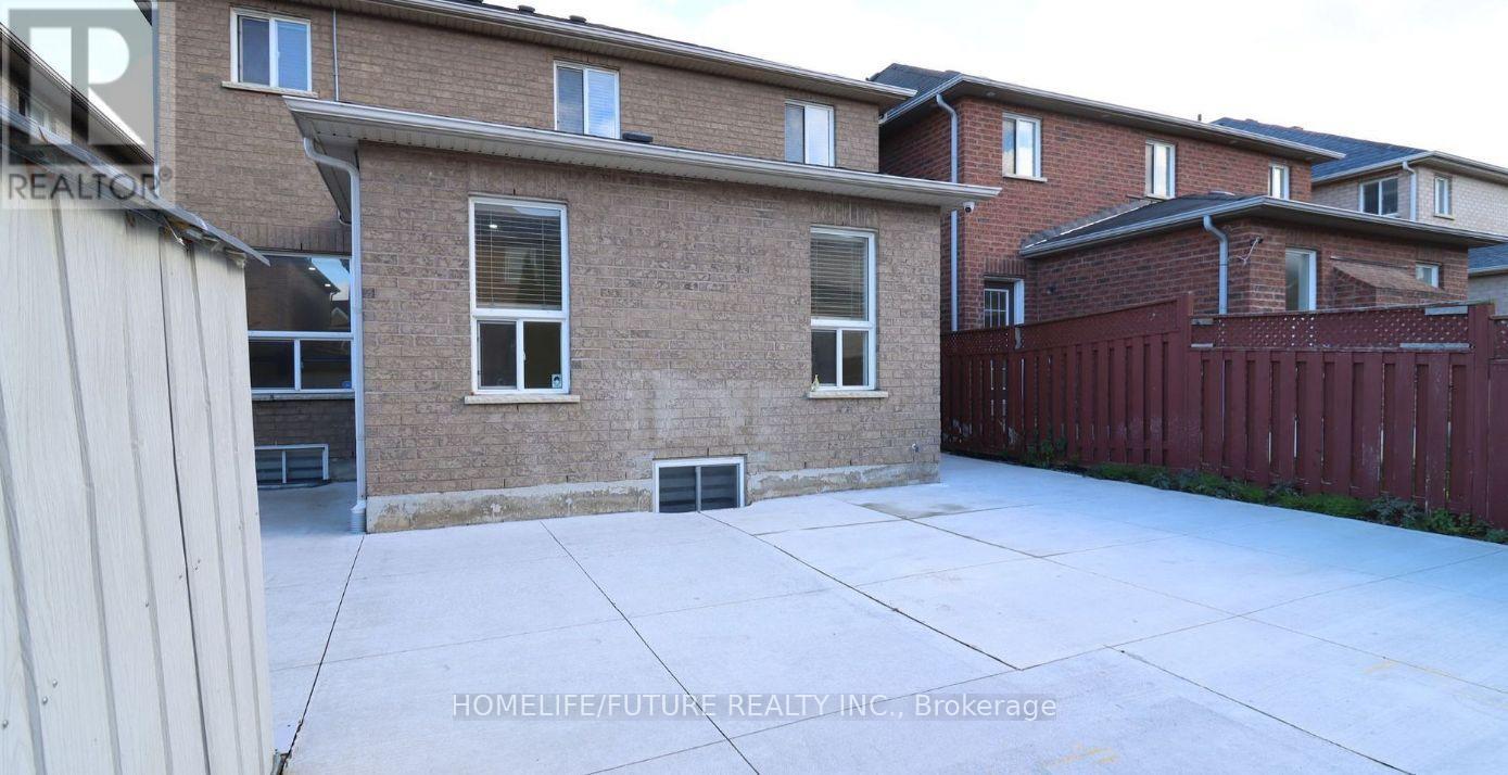 162 Cadillac Crescent, Brampton, Ontario  L7A 3B7 - Photo 3 - W12700374
