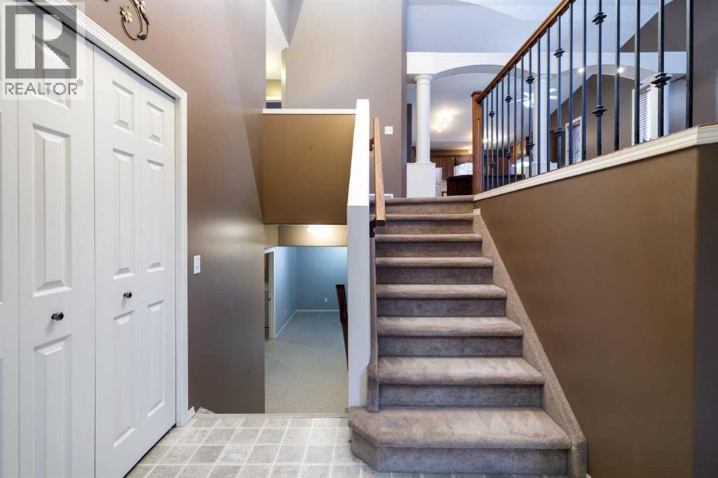 15 Altena Close, Red Deer, Alberta  T4R 3A8 - Photo 2 - A2274284