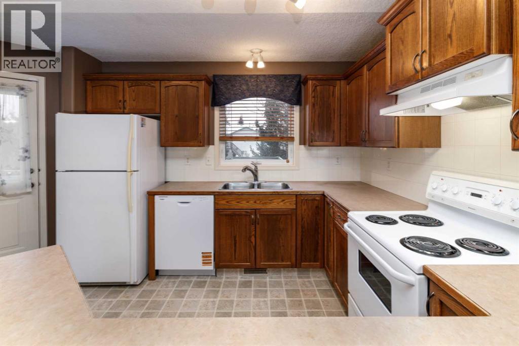 15 Altena Close, Red Deer, Alberta  T4R 3A8 - Photo 7 - A2274284