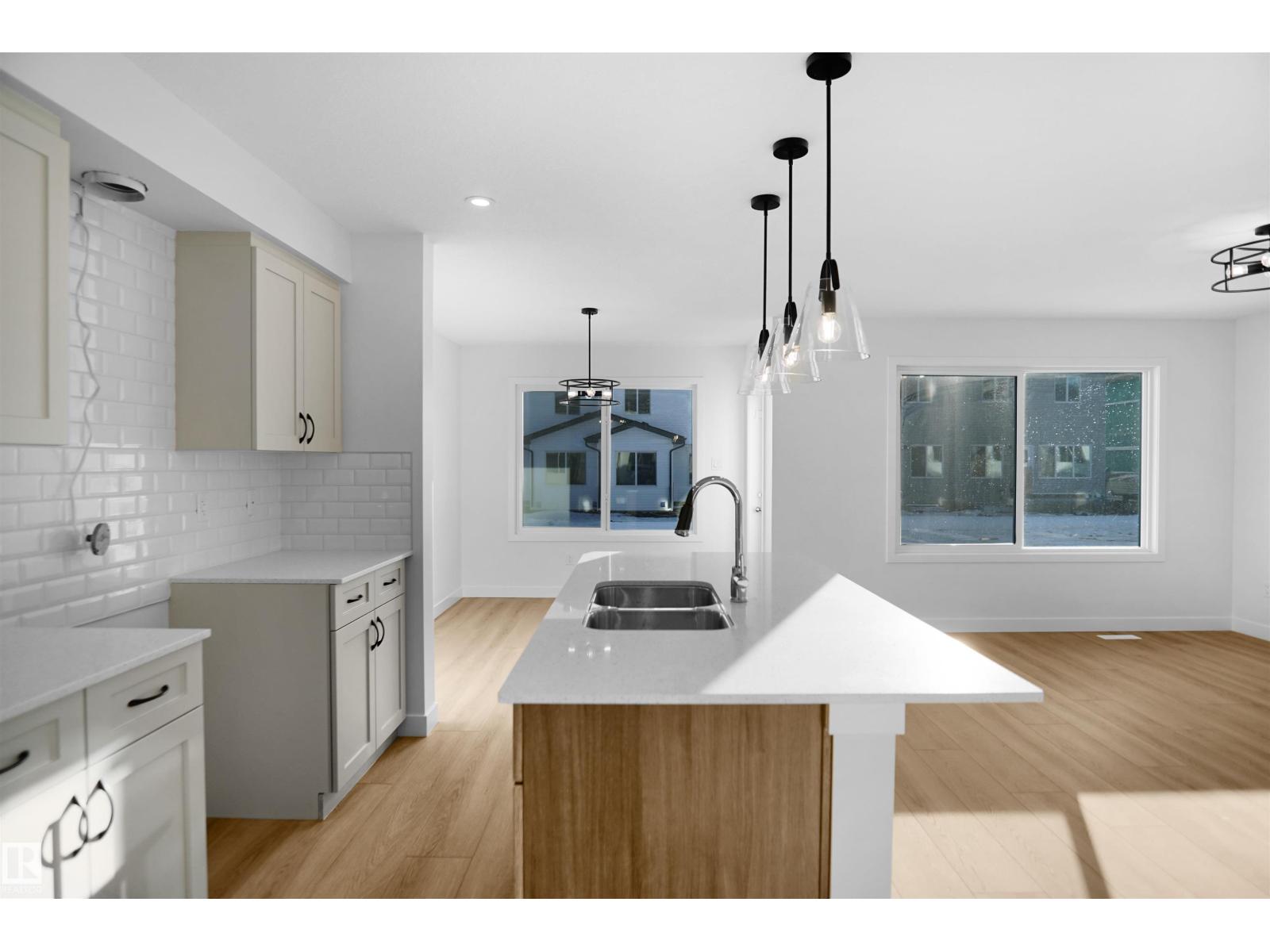 909 19 Av Nw, Edmonton, Alberta  T6T 2V2 - Photo 9 - E4464655