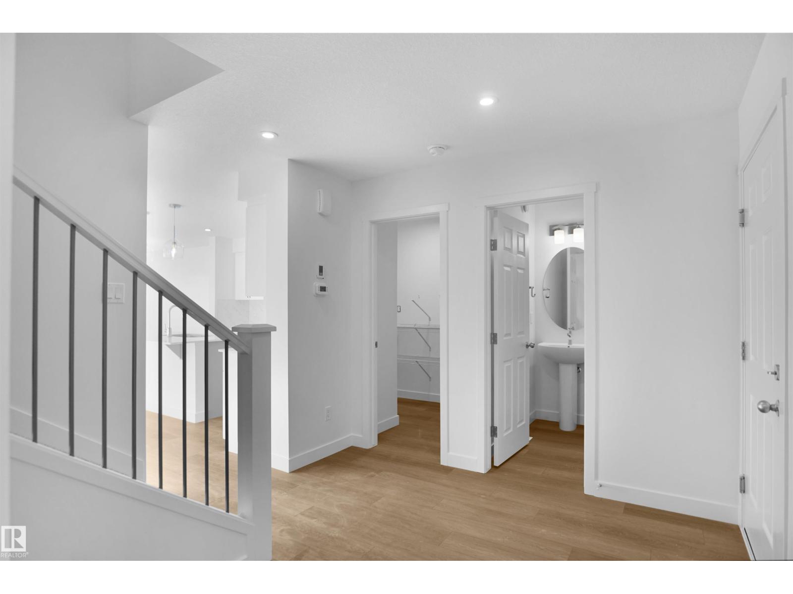 907 19 Av Nw, Edmonton, Alberta  T6T 2V2 - Photo 4 - E4464657