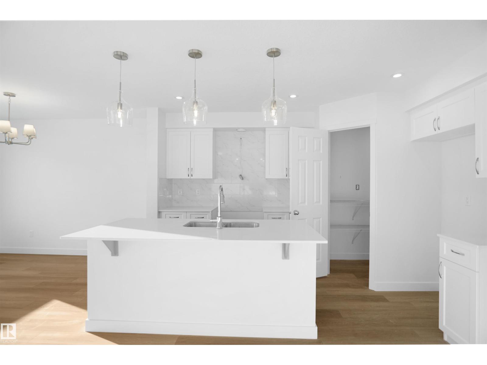 907 19 Av Nw, Edmonton, Alberta  T6T 2V2 - Photo 9 - E4464657