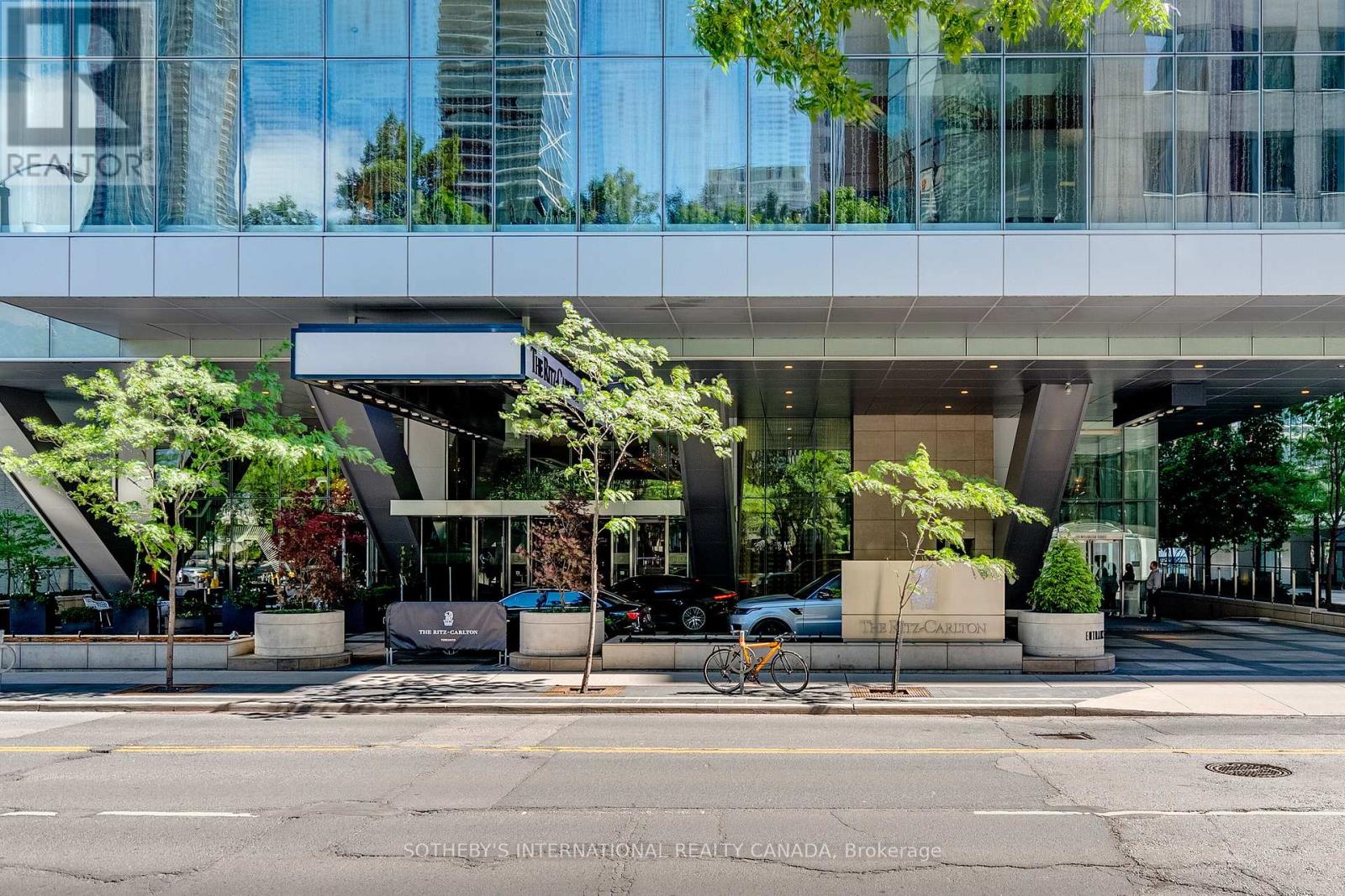 4401 - 183 Wellington Street W, Toronto, Ontario  M5V 0A1 - Photo 2 - C12709376