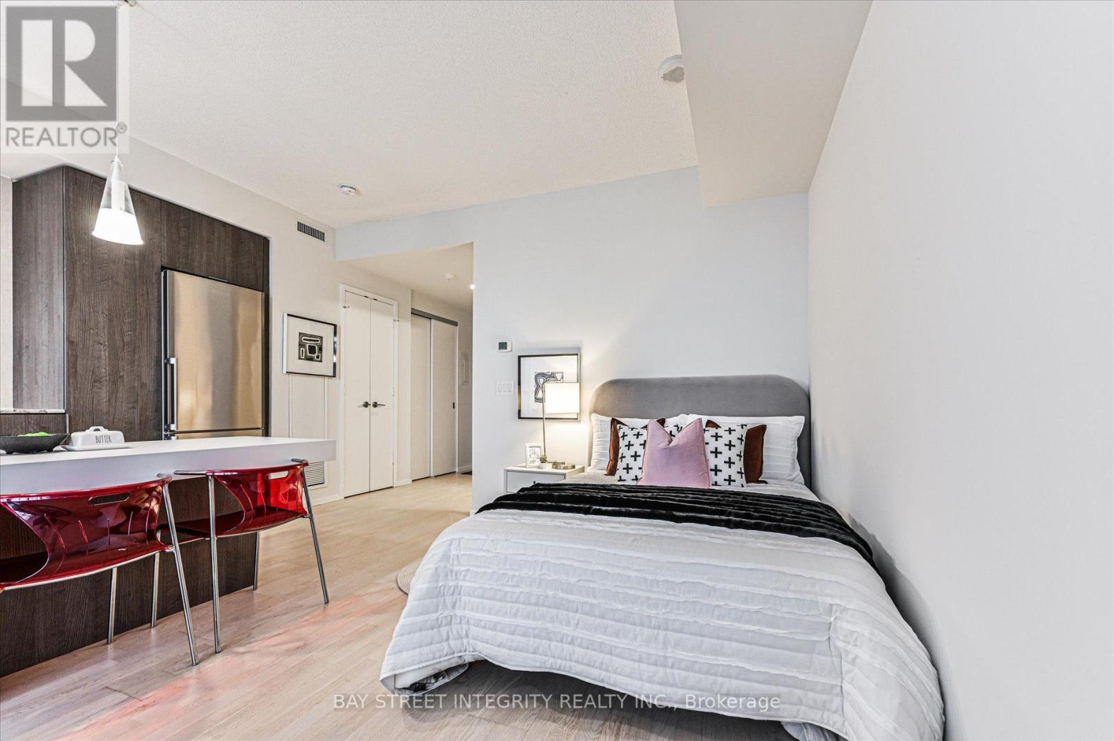 1709 - 101 Charles Street E, Toronto, Ontario  M4Y 0A9 - Photo 10 - C12709498