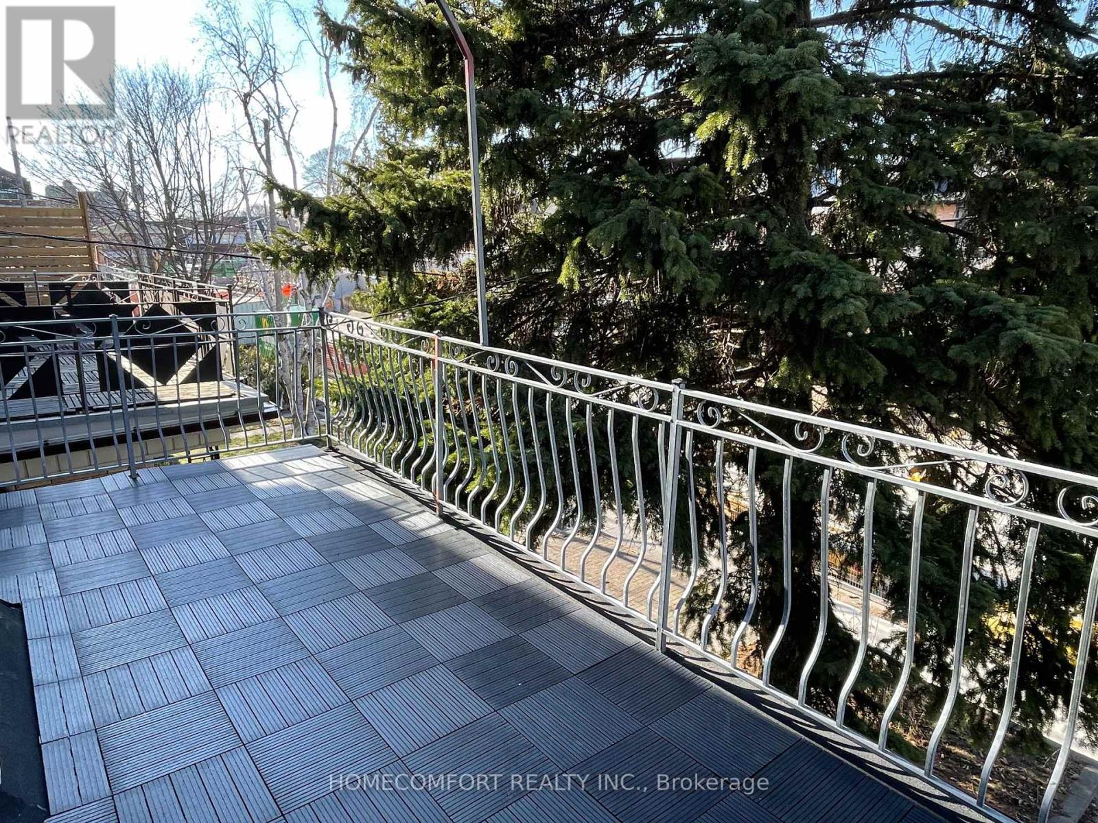 Upper - 33 Strathmore Boulevard, Toronto, Ontario  M4J 1P1 - Photo 11 - E12709368