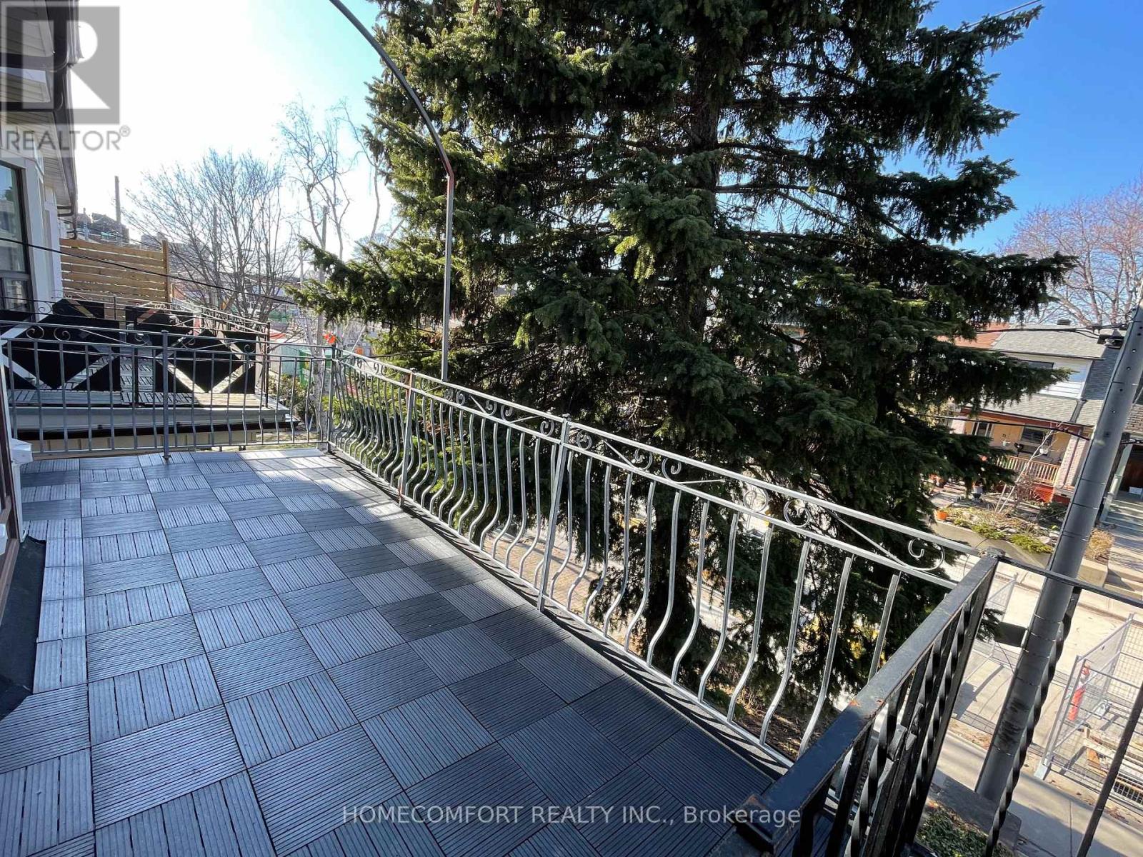 Upper - 33 Strathmore Boulevard, Toronto, Ontario  M4J 1P1 - Photo 14 - E12709368