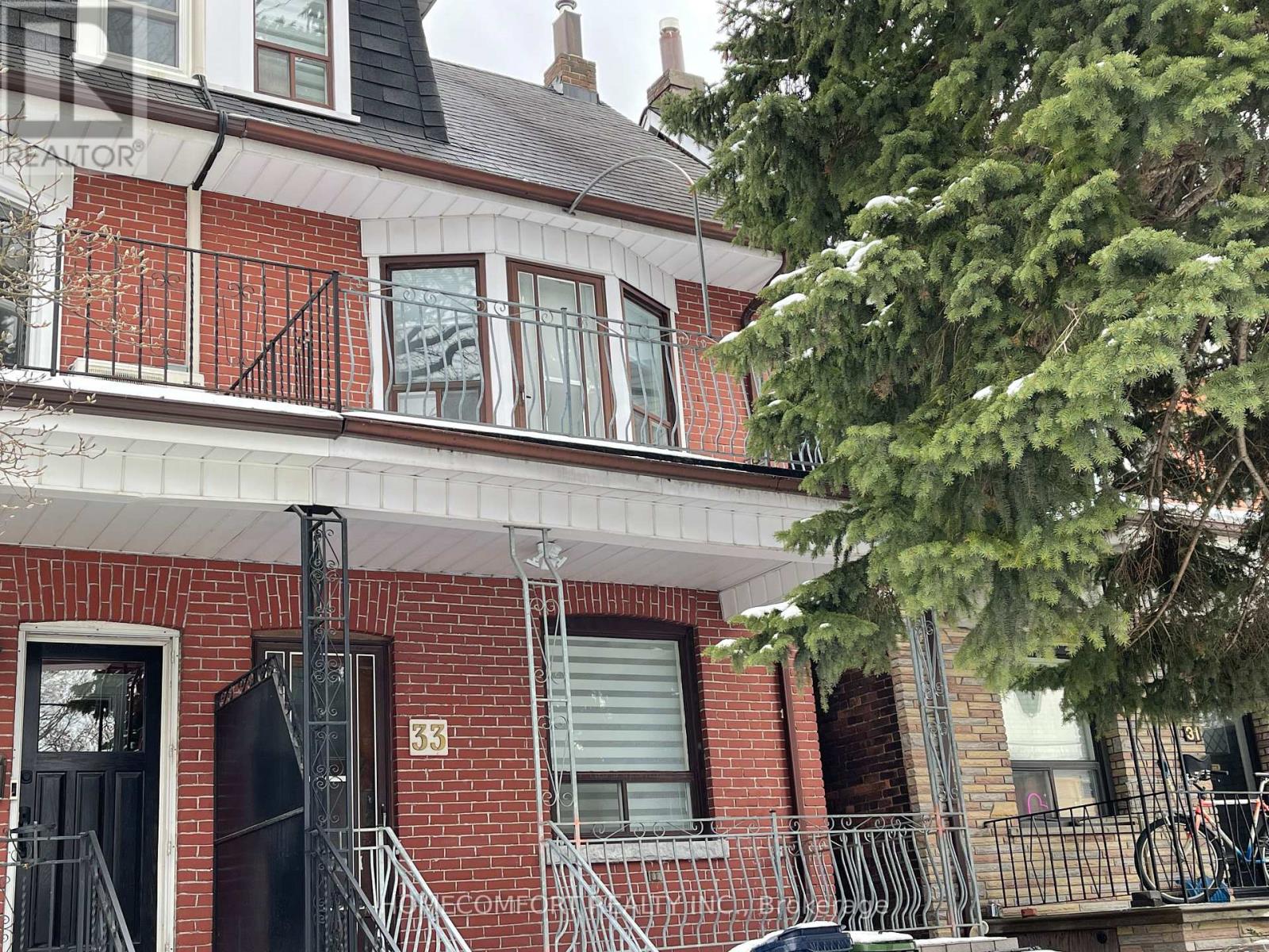 Upper - 33 Strathmore Boulevard, Toronto, Ontario  M4J 1P1 - Photo 2 - E12709368