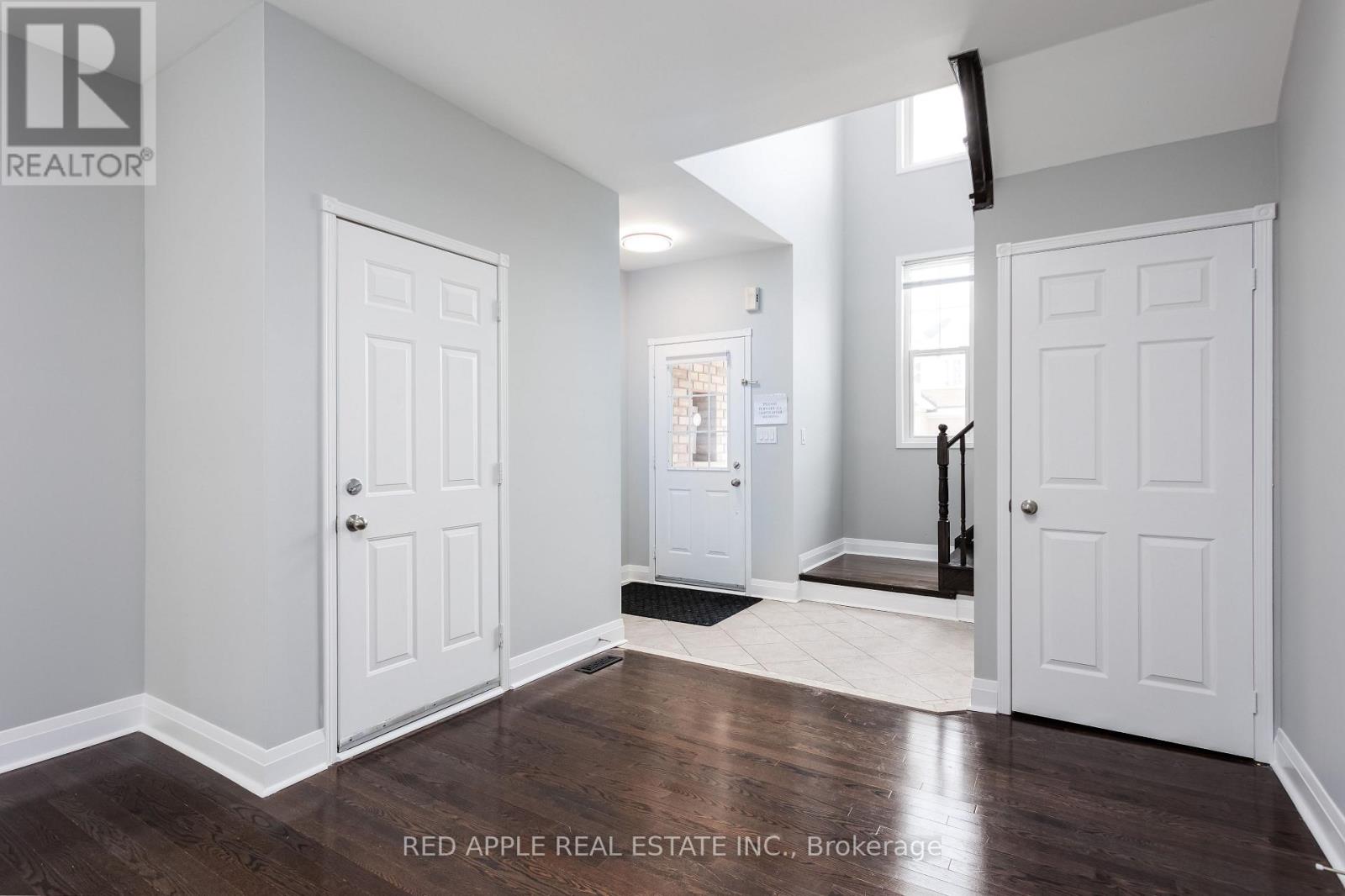 23 Ulson Drive, Richmond Hill, Ontario  L4C 4M6 - Photo 2 - N12709362