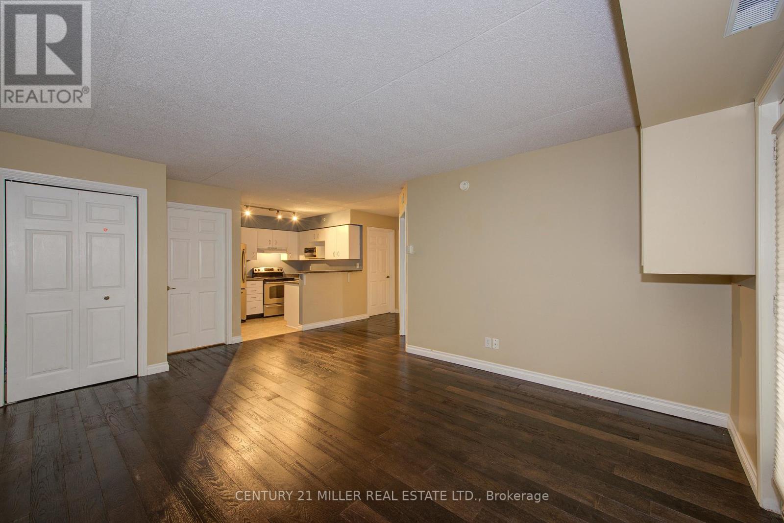 206 - 1451 Walkers Line, Burlington, Ontario  L7M 4P1 - Photo 4 - W12709364