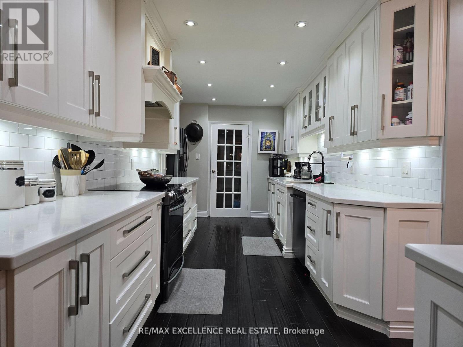 50 Elizabeth Street S, Brampton, Ontario  L6Y 1R1 - Photo 3 - W12709370