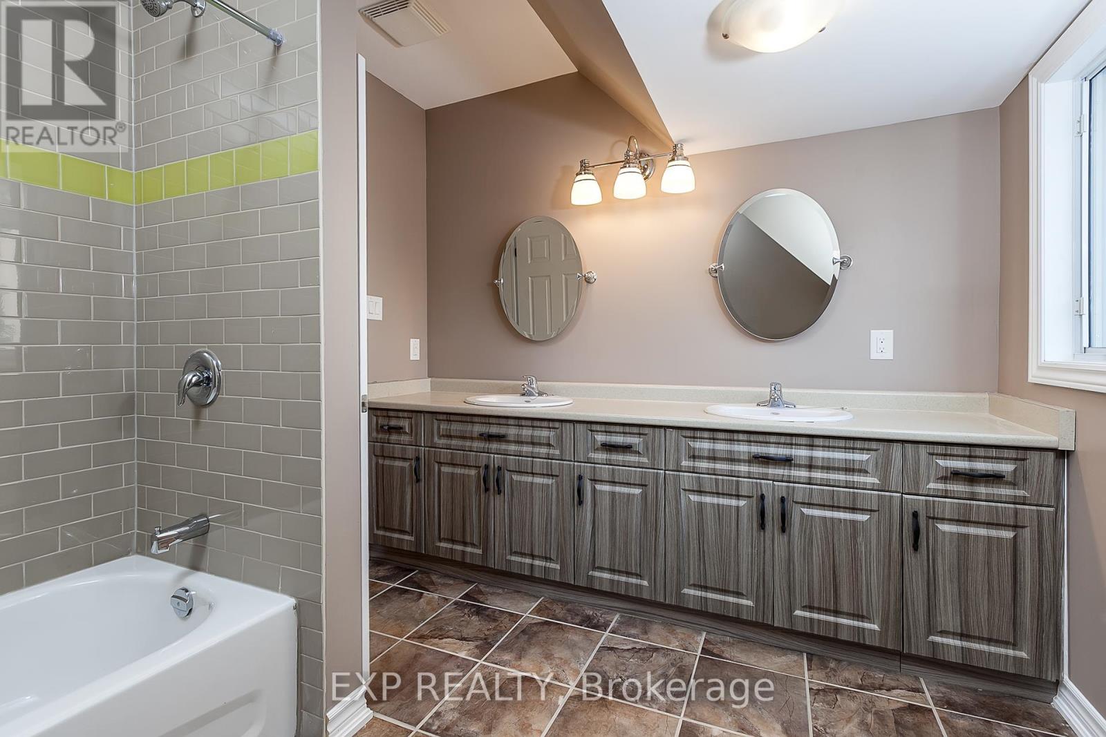 2 - 43 Springhurst Avenue, Toronto, Ontario  M6K 1B4 - Photo 11 - W12709392