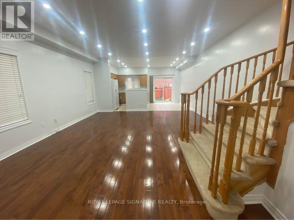 5610 Freshwater Drive, Mississauga, Ontario  L5M 7N1 - Photo 2 - W12709478