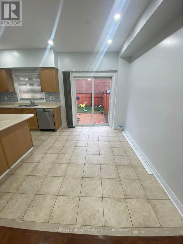 5610 Freshwater Drive, Mississauga, Ontario  L5M 7N1 - Photo 5 - W12709478