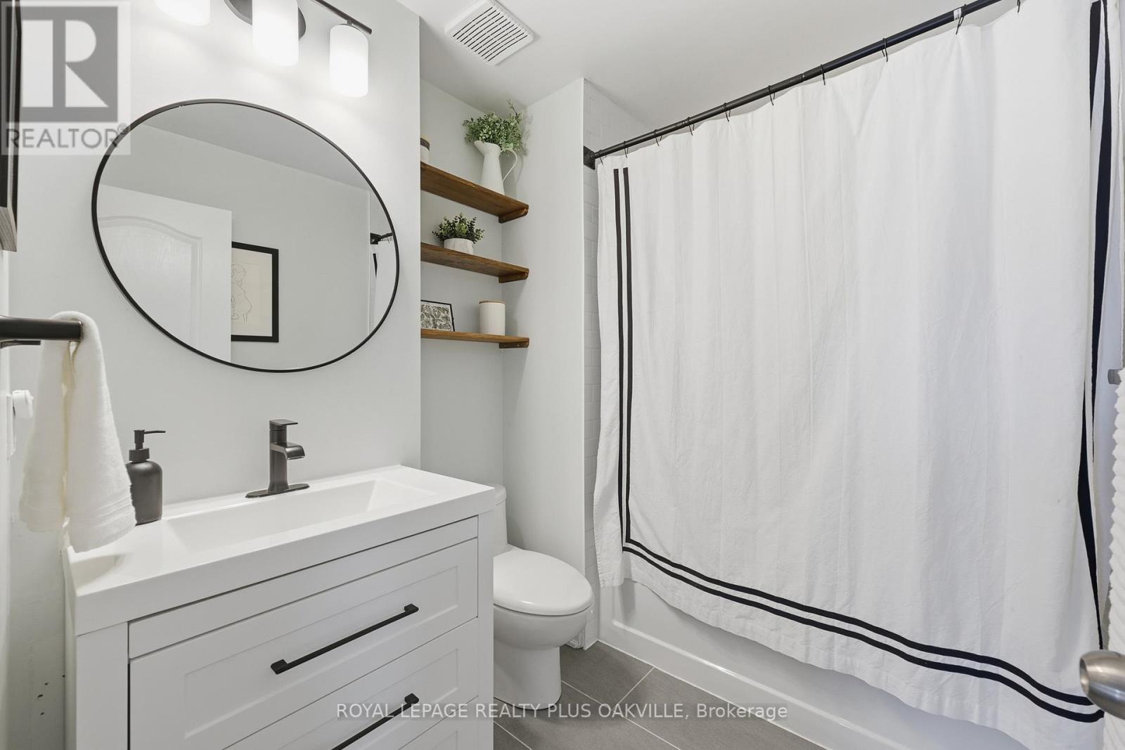 2308 Strawfield Court, Oakville, Ontario  L6H 6C2 - Photo 20 - W12709486