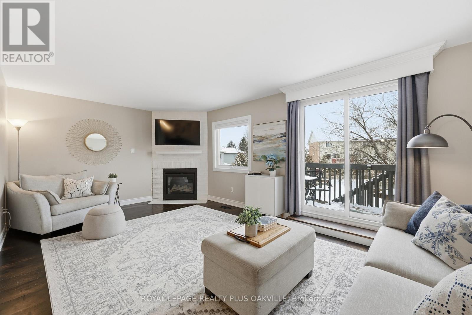 2308 Strawfield Court, Oakville, Ontario  L6H 6C2 - Photo 4 - W12709486