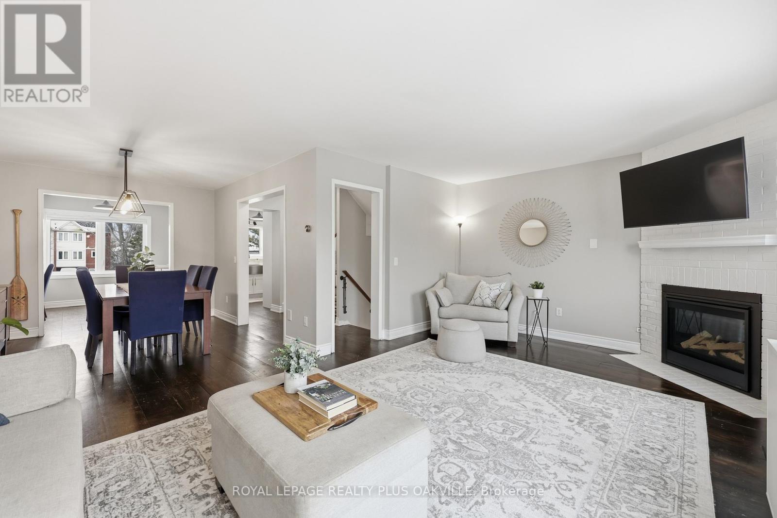 2308 Strawfield Court, Oakville, Ontario  L6H 6C2 - Photo 5 - W12709486