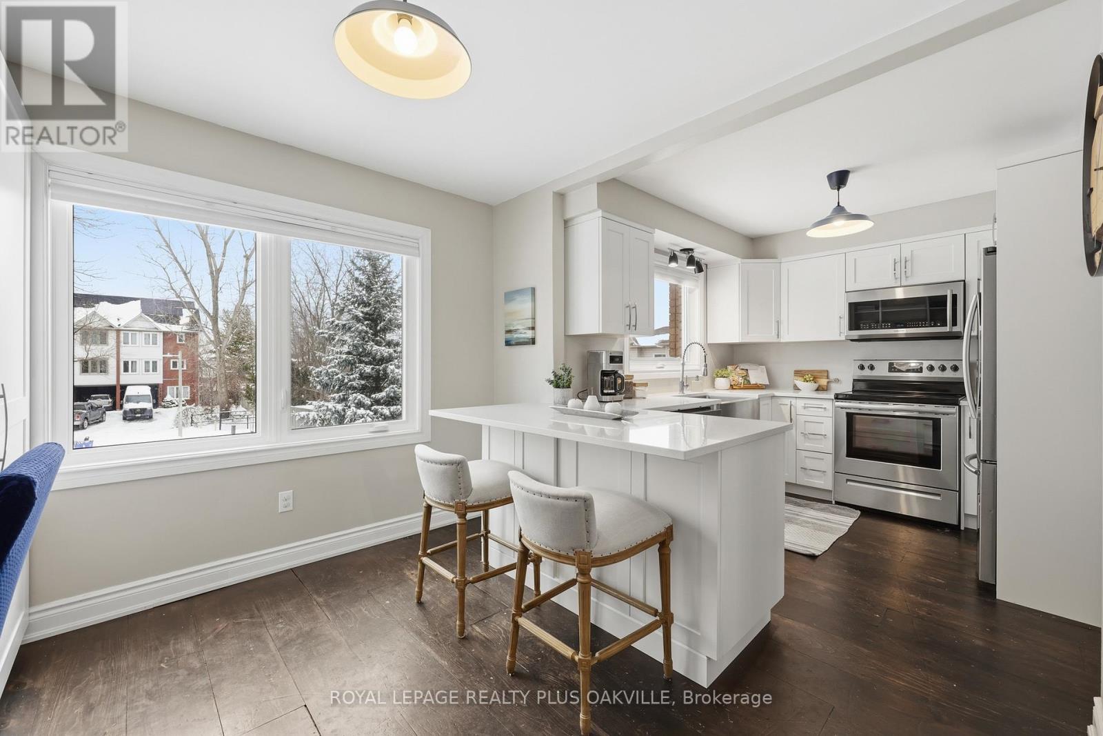 2308 Strawfield Court, Oakville, Ontario  L6H 6C2 - Photo 8 - W12709486