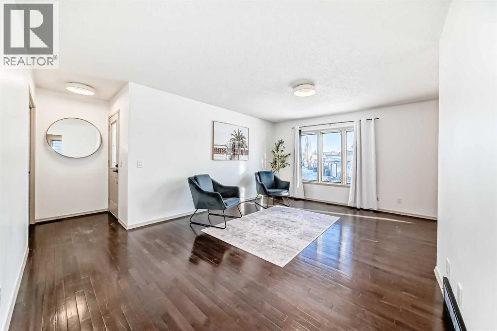 16 Bermondsey Crescent Nw, Calgary, Alberta  T3K 1W2 - Photo 9 - A2277848