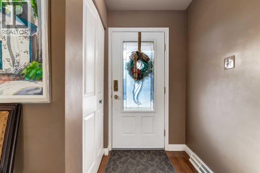 1328 Craig Road Sw, Calgary, Alberta  T2V 2S8 - Photo 3 - A2278804