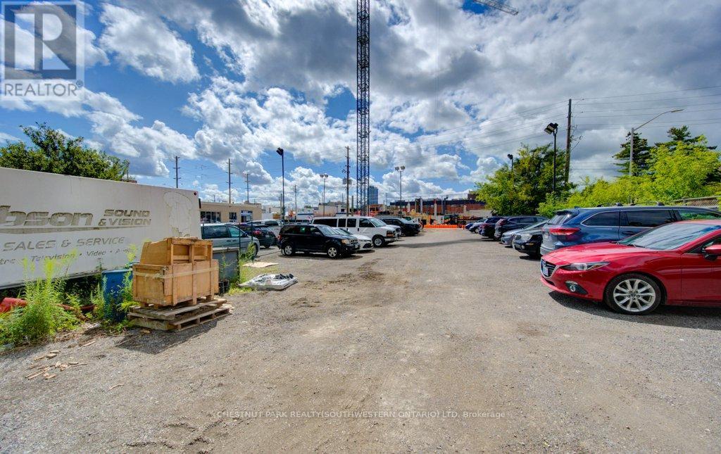 24-26 University Avenue E, Waterloo, Ontario  N2J 2V8 - Photo 7 - X12709410