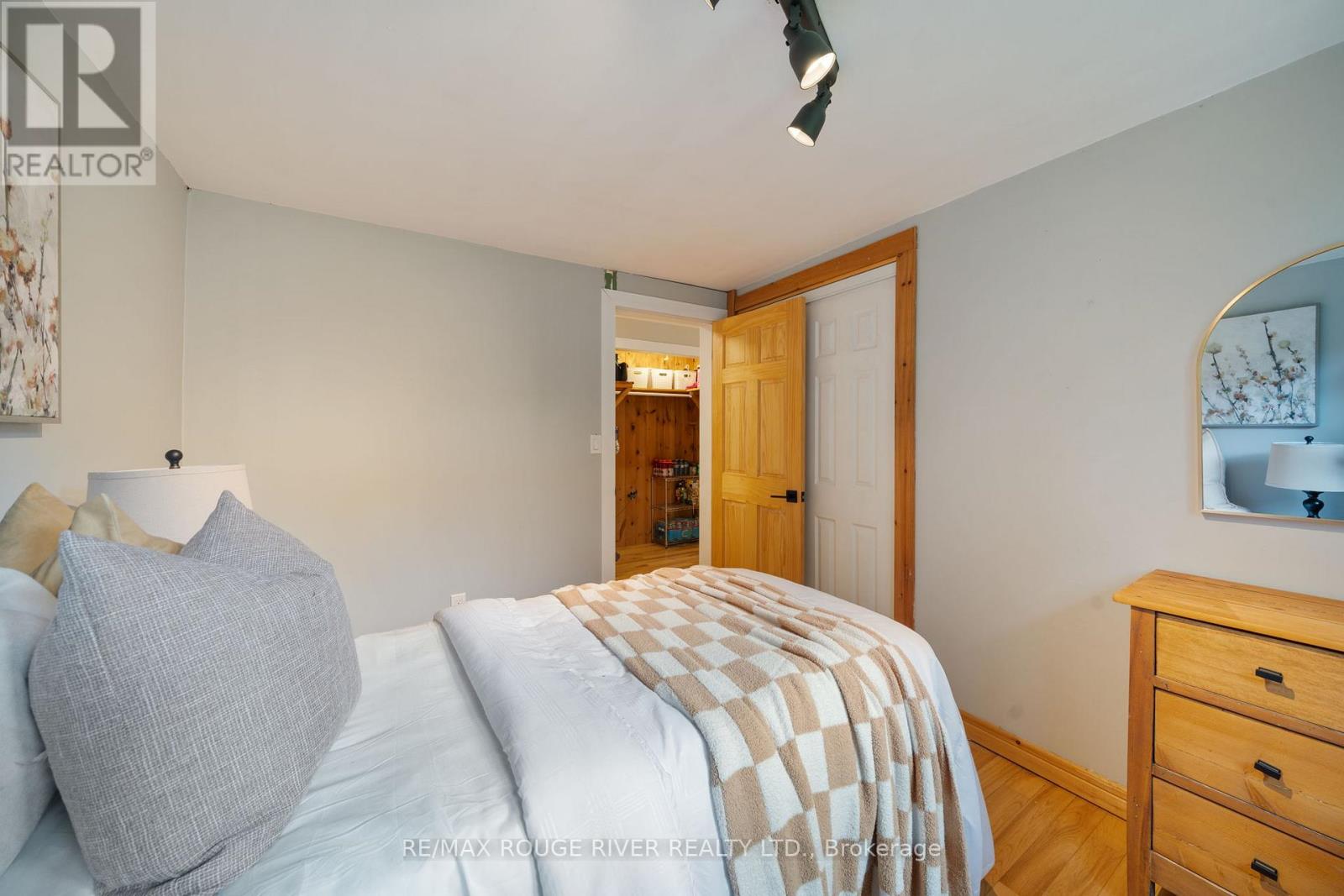 566 Cottingham Road, Kawartha Lakes, Ontario  K0L 2W0 - Photo 15 - X12709440