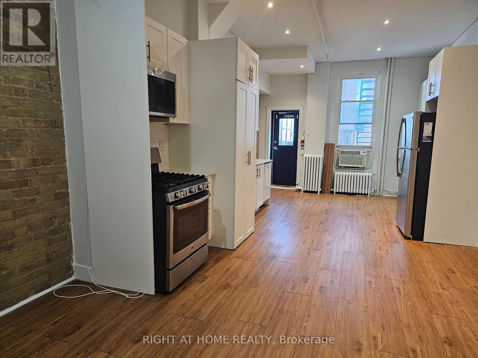 2 - 437 Spadina Avenue, Toronto, Ontario  M5T 2G6 - Photo 4 - C12527216